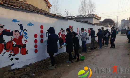 1520398921927468.jpg 艾弗森贝博ballbet官网的学生在进行美丽乡村墙壁绘画。8.jpg